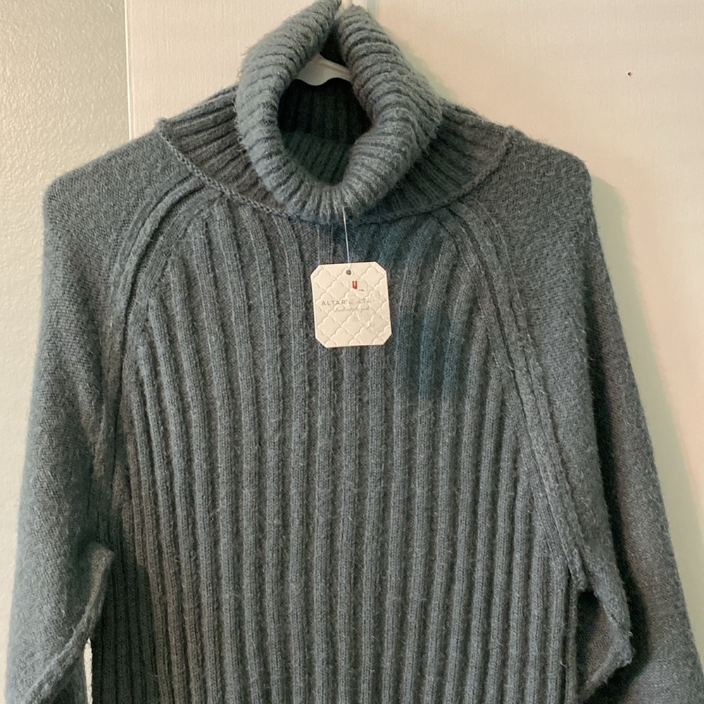 NWT Altar’d State Long Sleeve Tunic Sweater Sz XS but fits oversized.